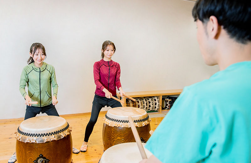 レッスンを受ける女性